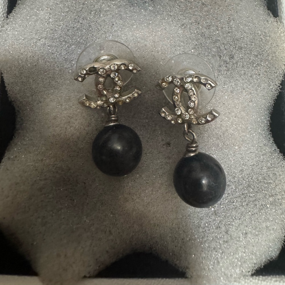 AUT Chanel earing Cc logo pearl silver&Black